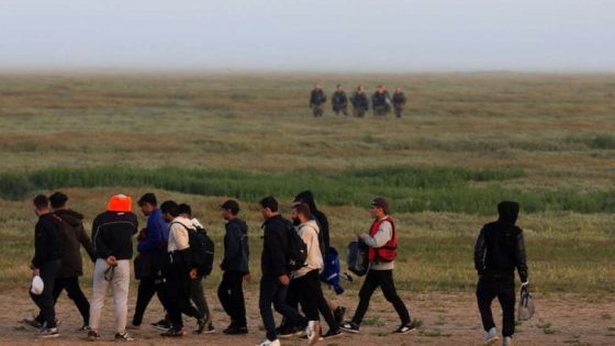 أوروبا تدعو إلى اعتماد “نموذج رواندا البريطاني” لترحيل اللاجئين إلى دولة ثالثة