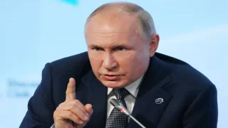 بوتين يحث الروس على منافسة الذكاء الاصطناعي الغربي